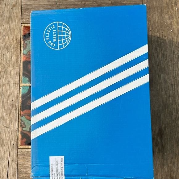 NMD - Picture 3 of 8